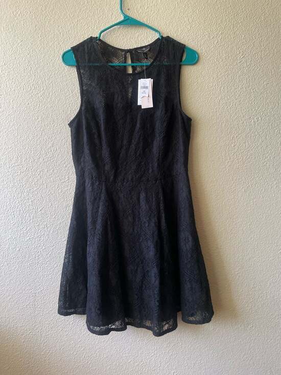 Banana Republic Dresses & Skirts - Banana Republic Black Lace Sleeveless Fit & Flare Dress